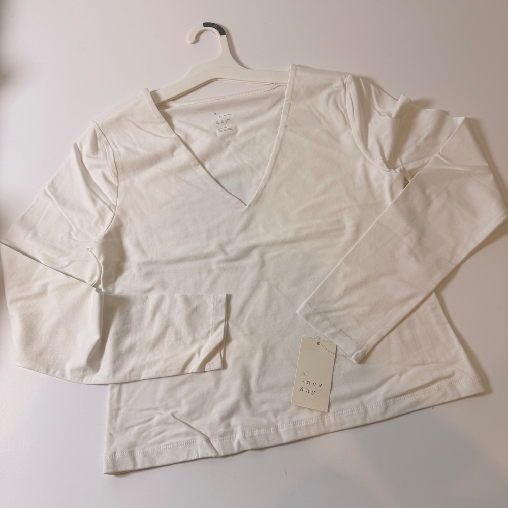 A New Day Womens Long Sleeve V-Neck T-Shirt White Cotton Blend Medium NWT